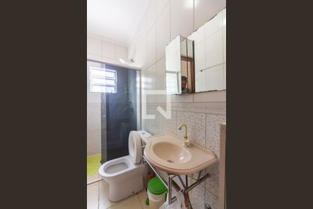 Casa à venda com 217m², 4 quartos e 3 vagas Casa à venda com 217m², 4 quartos e 3 vagasBanheiro da Suíte 1