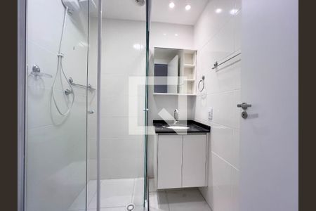 Banheiro de kitnet/studio para alugar com 1 quarto, 27m² em Vila Dom Pedro I, São Paulo