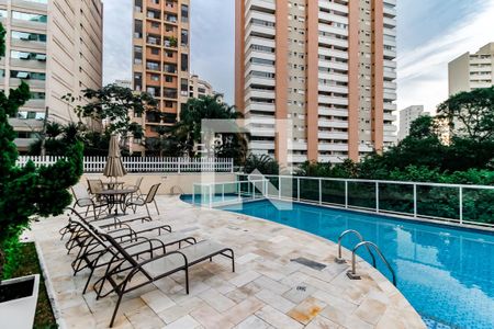 Apartamento à venda com 90m², 3 quartos e 2 vagas Apartamento à venda com 90m², 3 quartos e 2 vagasÁrea comum - Piscina