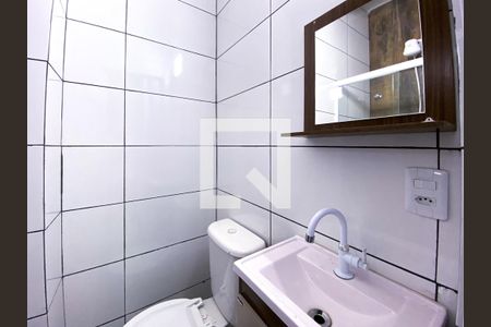 Banheiro de kitnet/studio para alugar com 1 quarto, 10m² em Jardim Bonfiglioli, São Paulo