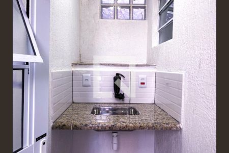 Banheiro de kitnet/studio para alugar com 1 quarto, 11m² em Jardim Bonfiglioli, São Paulo
