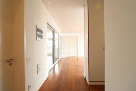 Corredor de apartamento à venda com 2 quartos, 126m² em Vila Ipojuca, São Paulo