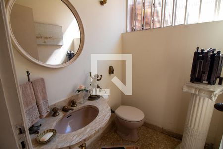 Casa à venda com 300m², 4 quartos e 3 vagas Casa à venda com 300m², 4 quartos e 3 vagasLavabo