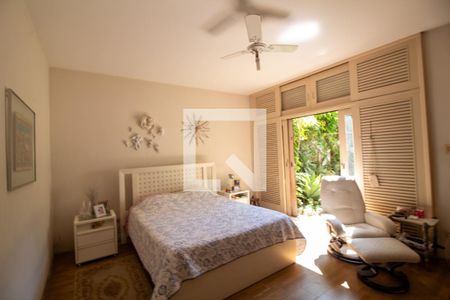 Casa à venda com 300m², 4 quartos e 3 vagas Casa à venda com 300m², 4 quartos e 3 vagasQuarto 4 - Suíte