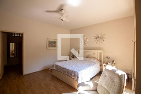 Casa à venda com 300m², 4 quartos e 3 vagas Casa à venda com 300m², 4 quartos e 3 vagasQuarto 4 - Suíte