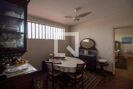 Casa à venda com 300m², 4 quartos e 3 vagas Casa à venda com 300m², 4 quartos e 3 vagasCopa