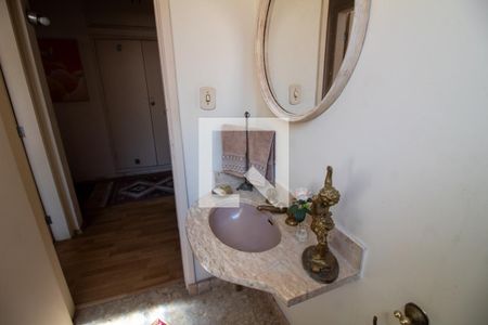 Casa à venda com 300m², 4 quartos e 3 vagas Casa à venda com 300m², 4 quartos e 3 vagasLavabo