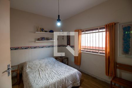 Casa à venda com 300m², 4 quartos e 3 vagas Casa à venda com 300m², 4 quartos e 3 vagasQuarto 2