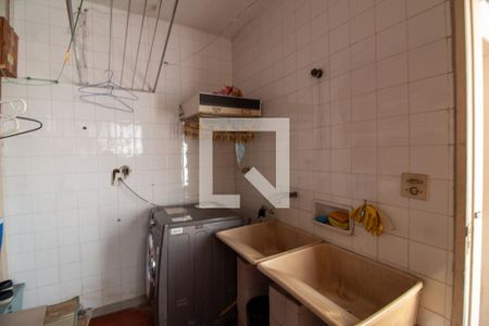 Casa à venda com 300m², 4 quartos e 3 vagas Casa à venda com 300m², 4 quartos e 3 vagasÁrea de Serviço