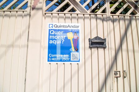 Casa à venda com 300m², 4 quartos e 3 vagas Casa à venda com 300m², 4 quartos e 3 vagasPlaquinha