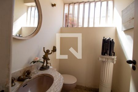 Casa à venda com 300m², 4 quartos e 3 vagas Casa à venda com 300m², 4 quartos e 3 vagasLavabo