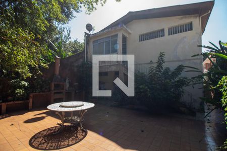 Casa à venda com 300m², 4 quartos e 3 vagas Casa à venda com 300m², 4 quartos e 3 vagasJardim