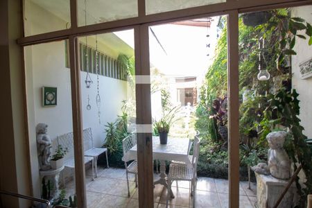 Casa à venda com 300m², 4 quartos e 3 vagas Casa à venda com 300m², 4 quartos e 3 vagasJardim de Inverno