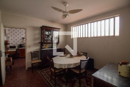 Casa à venda com 300m², 4 quartos e 3 vagas Casa à venda com 300m², 4 quartos e 3 vagasCopa