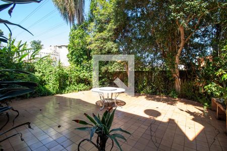 Casa à venda com 300m², 4 quartos e 3 vagas Casa à venda com 300m², 4 quartos e 3 vagasJardim