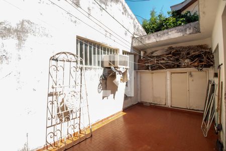 Casa à venda com 300m², 4 quartos e 3 vagas Casa à venda com 300m², 4 quartos e 3 vagasQuintal