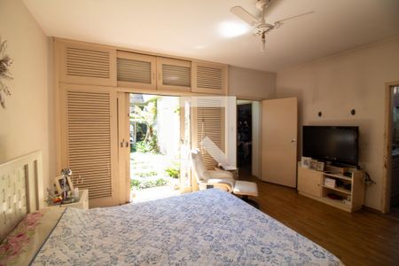 Casa à venda com 300m², 4 quartos e 3 vagas Casa à venda com 300m², 4 quartos e 3 vagasQuarto 4 - Suíte