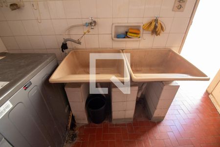 Casa à venda com 300m², 4 quartos e 3 vagas Casa à venda com 300m², 4 quartos e 3 vagasÁrea de Serviço