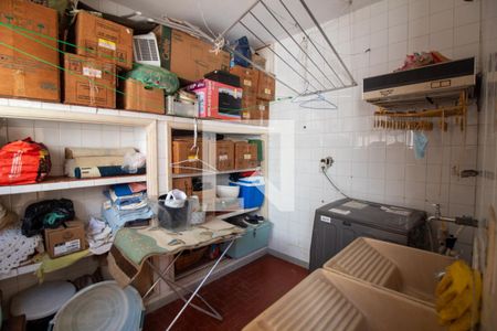 Casa à venda com 300m², 4 quartos e 3 vagas Casa à venda com 300m², 4 quartos e 3 vagasÁrea de Serviço