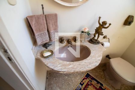 Casa à venda com 300m², 4 quartos e 3 vagas Casa à venda com 300m², 4 quartos e 3 vagasLavabo