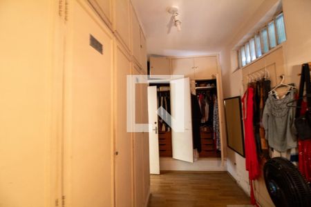 Casa à venda com 300m², 4 quartos e 3 vagas Casa à venda com 300m², 4 quartos e 3 vagasCloset da suíte
