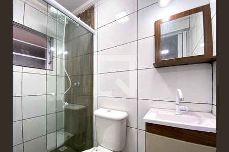 Banheiro de kitnet/studio para alugar com 1 quarto, 15m² em Jardim Bonfiglioli, São Paulo