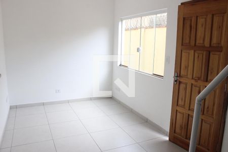 Sala de casa para alugar com 2 quartos, 55m² em Jardim Paraíso, São Vicente