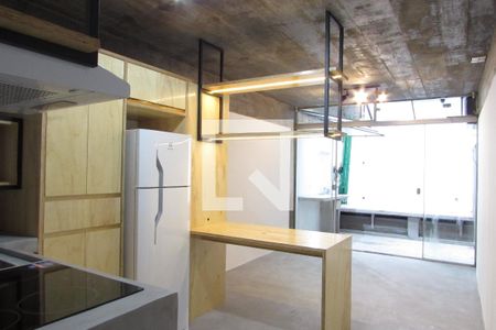 Sala integrada com a cozinha de apartamento à venda com 1 quarto, 34m² em Vila Indiana, São Paulo