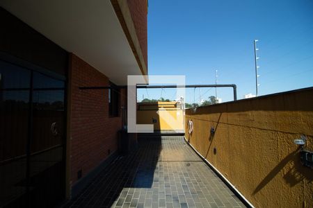 Casa à venda com 423m², 4 quartos e 8 vagas Casa à venda com 423m², 4 quartos e 8 vagasQuintal