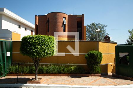 Casa à venda com 423m², 4 quartos e 8 vagas Casa à venda com 423m², 4 quartos e 8 vagasFachada