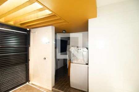 Casa à venda com 423m², 4 quartos e 8 vagas Casa à venda com 423m², 4 quartos e 8 vagasGaragem