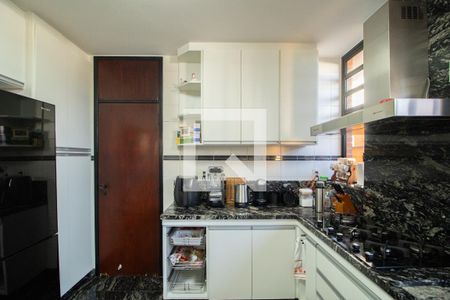 Casa à venda com 423m², 4 quartos e 8 vagas Casa à venda com 423m², 4 quartos e 8 vagasCozinha