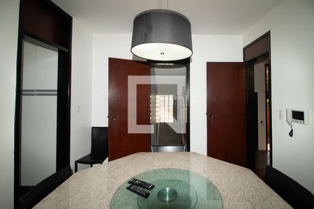 Casa à venda com 423m², 4 quartos e 8 vagas Casa à venda com 423m², 4 quartos e 8 vagasCopa