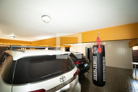 Casa à venda com 423m², 4 quartos e 8 vagas Casa à venda com 423m², 4 quartos e 8 vagasGaragem