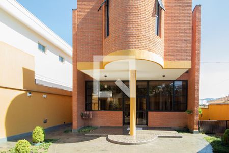 Casa à venda com 423m², 4 quartos e 8 vagas Casa à venda com 423m², 4 quartos e 8 vagasFachada interna
