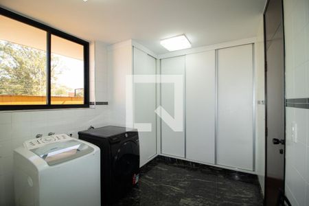 Casa à venda com 423m², 4 quartos e 8 vagas Casa à venda com 423m², 4 quartos e 8 vagasÁrea de Serviço