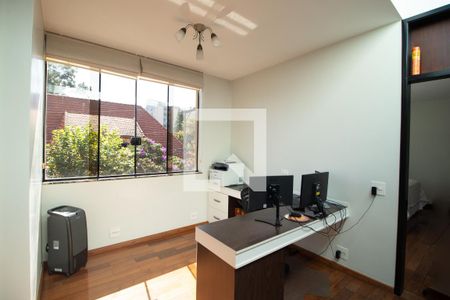 Casa à venda com 423m², 4 quartos e 8 vagas Casa à venda com 423m², 4 quartos e 8 vagasHall