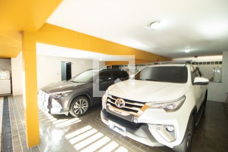 Casa à venda com 423m², 4 quartos e 8 vagas Casa à venda com 423m², 4 quartos e 8 vagasGaragem