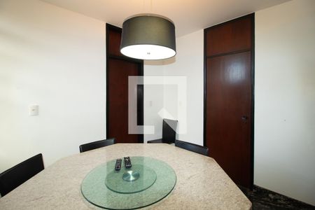 Casa à venda com 423m², 4 quartos e 8 vagas Casa à venda com 423m², 4 quartos e 8 vagasCopa