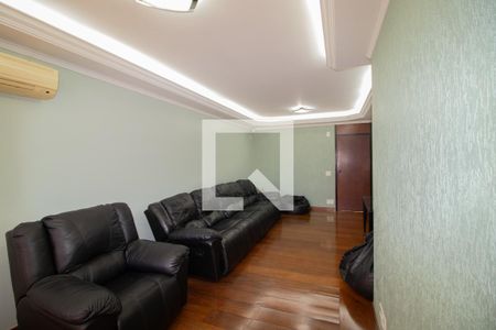 Casa à venda com 423m², 4 quartos e 8 vagas Casa à venda com 423m², 4 quartos e 8 vagasSala de Tv