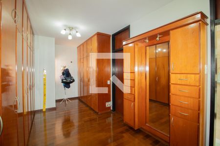 Casa à venda com 423m², 4 quartos e 8 vagas Casa à venda com 423m², 4 quartos e 8 vagasCloset da suíte 1