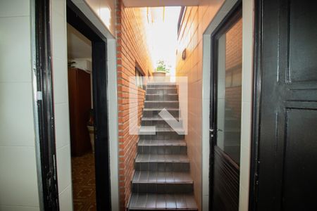 Casa à venda com 423m², 4 quartos e 8 vagas Casa à venda com 423m², 4 quartos e 8 vagasEscada