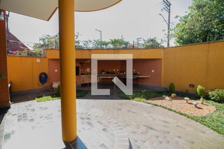 Casa à venda com 423m², 4 quartos e 8 vagas Casa à venda com 423m², 4 quartos e 8 vagasVaranda