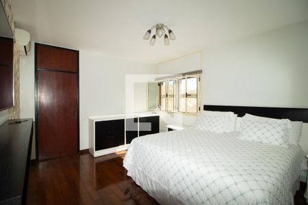 Casa à venda com 423m², 4 quartos e 8 vagas Casa à venda com 423m², 4 quartos e 8 vagasQuarto 3