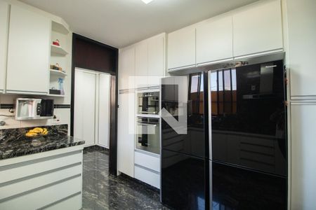 Casa à venda com 423m², 4 quartos e 8 vagas Casa à venda com 423m², 4 quartos e 8 vagasCozinha