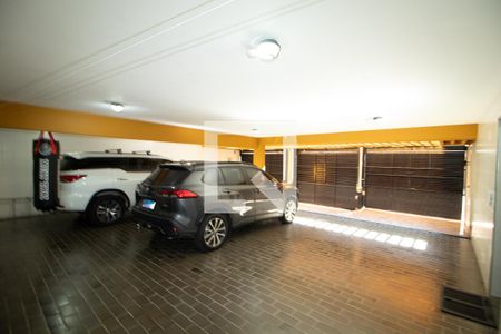 Casa à venda com 423m², 4 quartos e 8 vagas Casa à venda com 423m², 4 quartos e 8 vagasGaragem