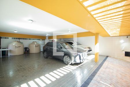 Casa à venda com 423m², 4 quartos e 8 vagas Casa à venda com 423m², 4 quartos e 8 vagasGaragem