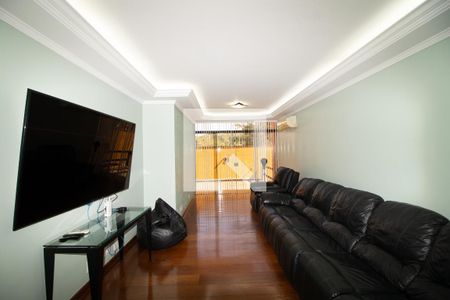 Casa à venda com 423m², 4 quartos e 8 vagas Casa à venda com 423m², 4 quartos e 8 vagasSala de Tv