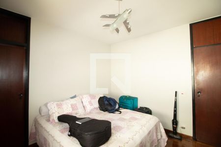 Casa à venda com 423m², 4 quartos e 8 vagas Casa à venda com 423m², 4 quartos e 8 vagasQuarto 2