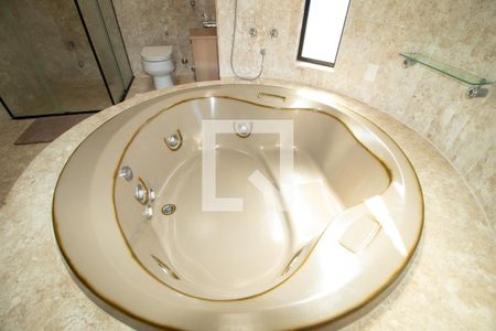 Casa à venda com 423m², 4 quartos e 8 vagas Casa à venda com 423m², 4 quartos e 8 vagasBanheiro da Suíte 3